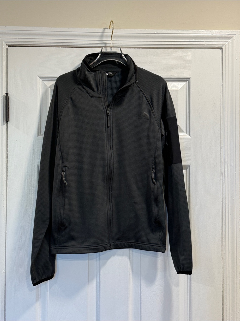 *The North Face Men’s Black Lightweight Full Zip Fleece Jacket Small